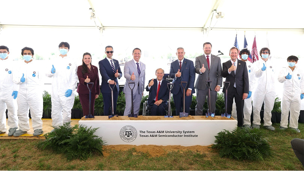 Governor Abbott with state and A&M System leadership.